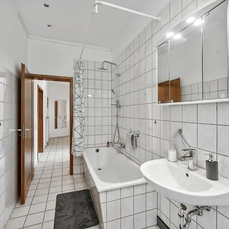 Wupper Home Ii, Top Lage Ideal Fuer Geschaeftsleute, Monteure, Familien, 3 Zimmer, Flachbild-Tv Wuppertal Exterior foto
