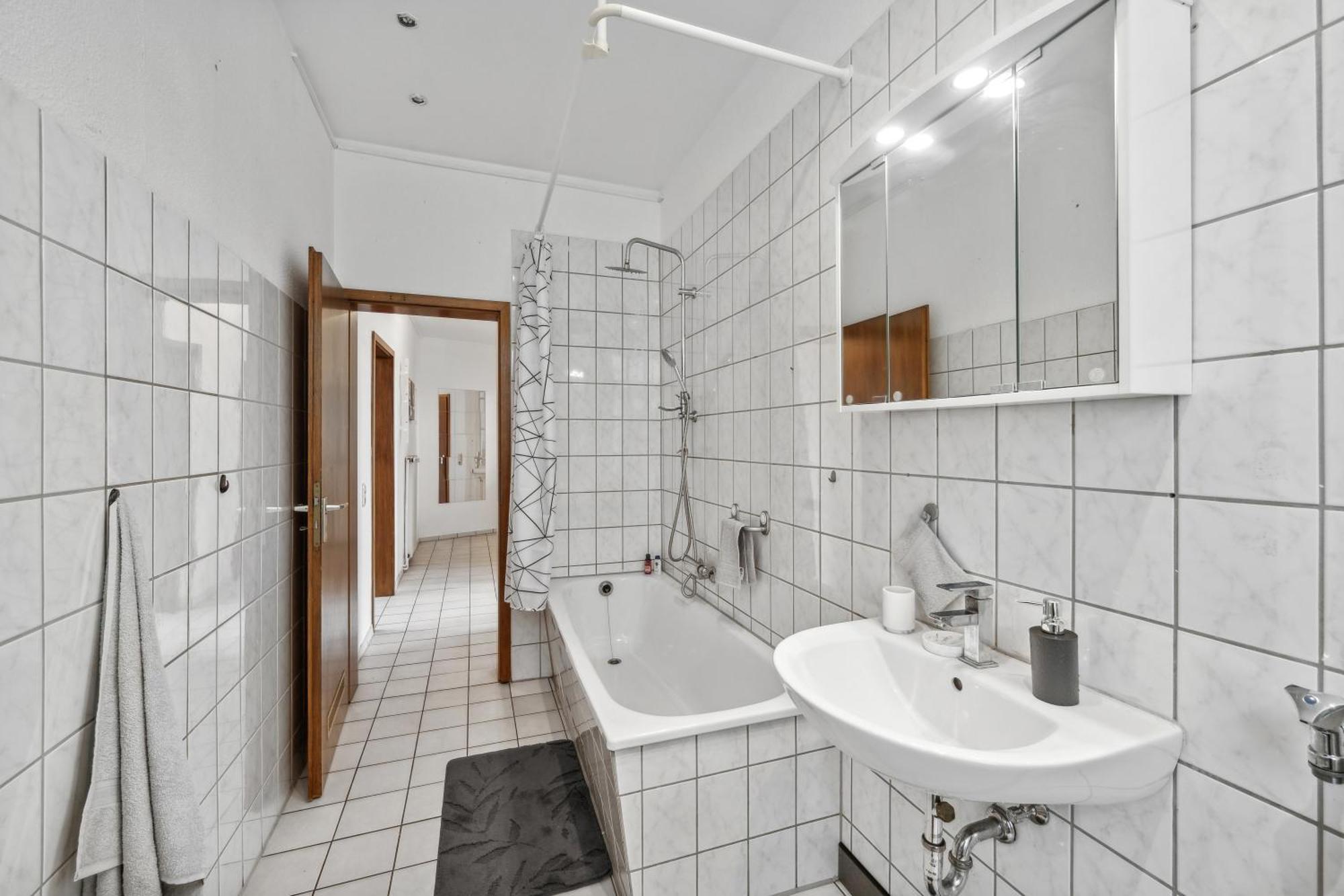 Wupper Ii, Lage Ideal Fuer Geschaeftsleute, Monteure, Familien, 3 Zimmer, Flachbild-tv